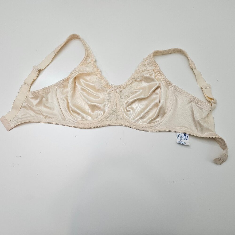 232. Warner's underwire no padding bra. NWOT - Picture 3 of 5